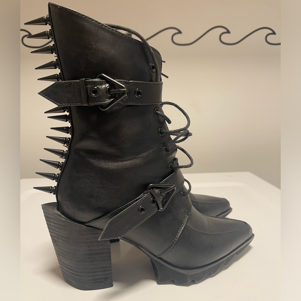 Dare to destroy spiky boots dolls kill widow